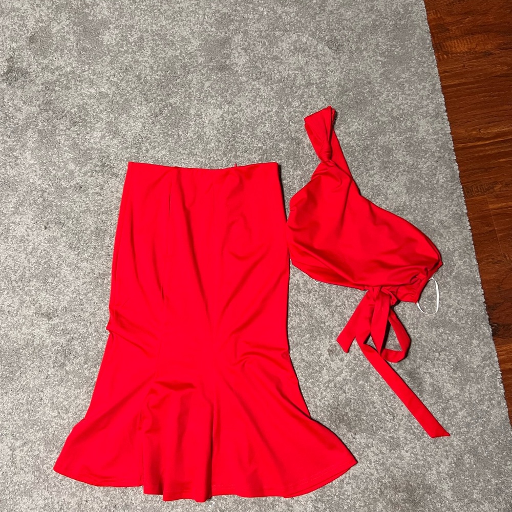RED SKIRT SET